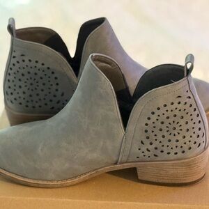 Vepose Gray Perforated Ankle Booties